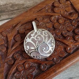 Sterling silver pendant with beautiful pink stone